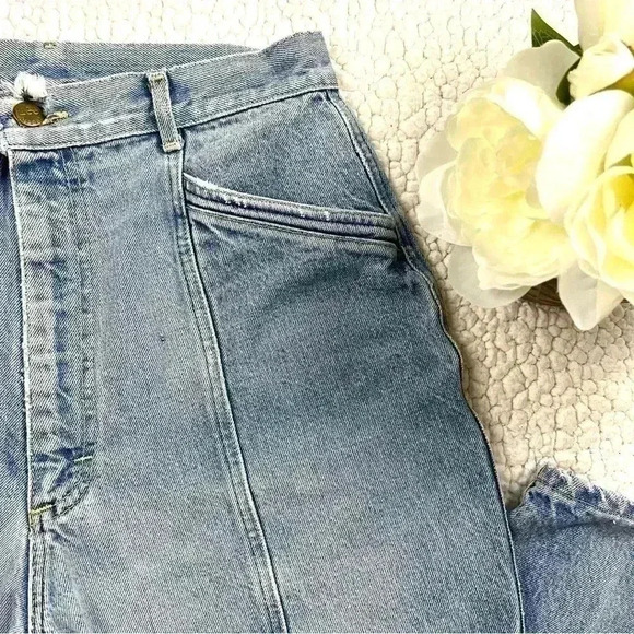 Vintage Lee 90’s Light Wash Super High Waist Bareback Tapered “Mom” Ankle Jeans - Picture 8 of 15